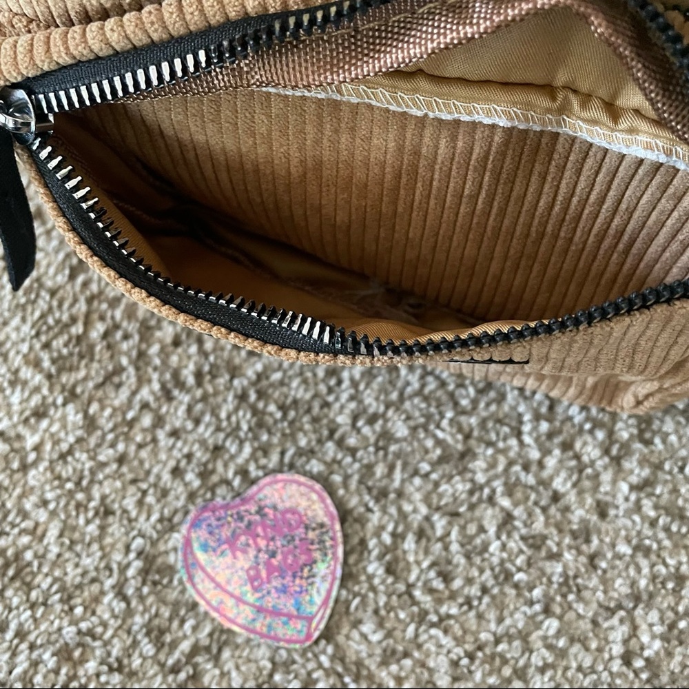 Hip Pouch - Picture 4 of 5